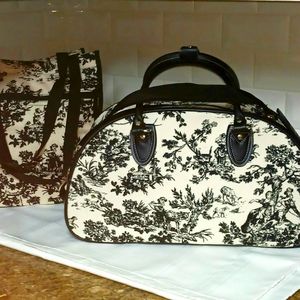 Travel Bag  with Toiletry Bag NWOT Smoke free.